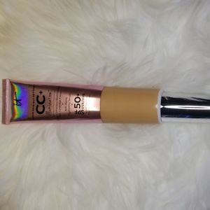 It cosmetic CC cream illuminating full coverage with SPF 50
